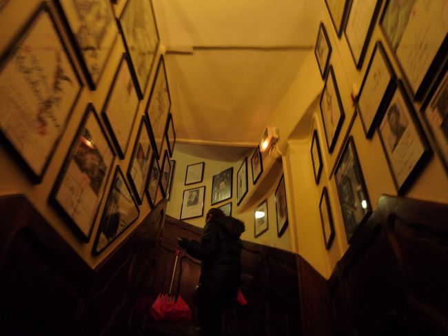 エレベーターなどの最新施設はなく、急な階段を上り下りしなければなりません。<br />大きな荷物はボーイさんたちがすべて運んでくださったのでご安心を。