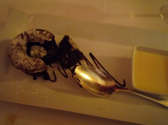 デザートはガトーショコラ★<br />バターもたくさん使っているせいか、とてもしっとり濃厚でおいしかったです^^