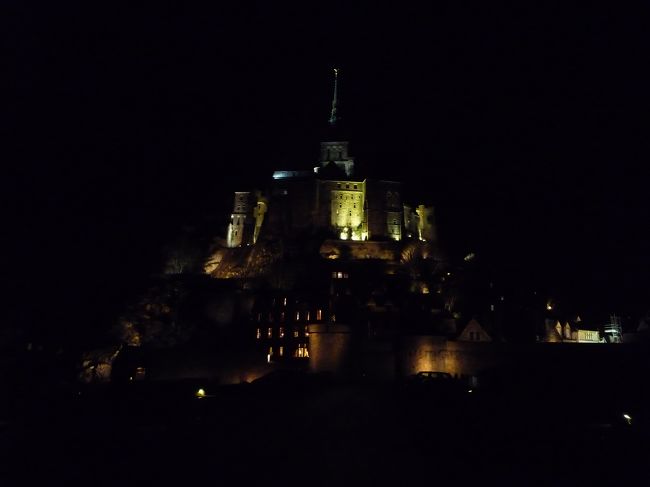 夕食後、夜景を見に散歩しました！<br />島内のホテルからはすぐ行けるので、島内に泊まることをおすすめします。<br /><br />出会った他の日本人観光客の方は、島外のホテルから20分かけて歩いてきたそうです…。冬の寒い時期に長距離を歩くのは大変そうでした…。