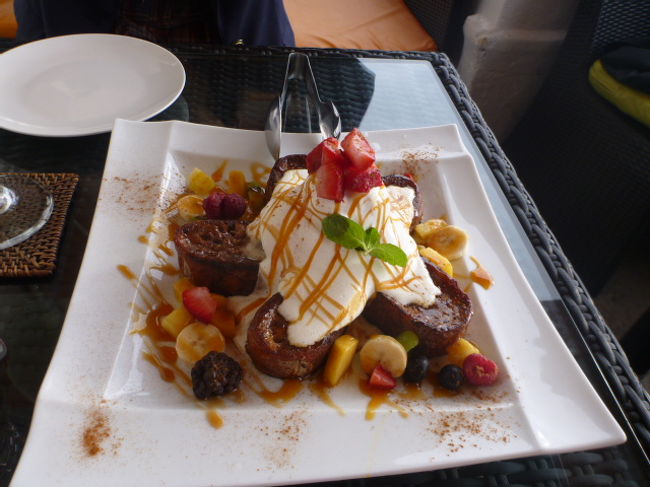 でっかいワッフル！<br />友達と2人でいただきました。