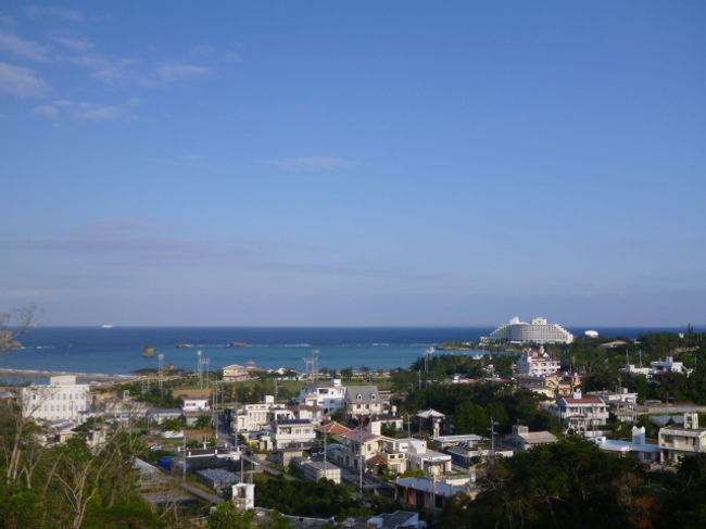宿に帰って、ご飯食べてる間に晴れてきました☆<br /><br />ガイドブック通りの綺麗な海の色です。