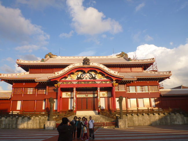 首里城。<br />修学旅行生がいっぱい。