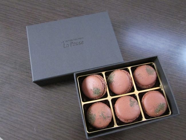 ミュージアムショップ脇のカフェで<br />ちょっと気になった大和茶マカロン<br />カフェで１個からでも食べられるようですが<br />お土産用に買ってみました。