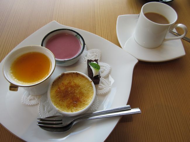 デザートとコーヒー<br />ケーキ一つより色々盛り合わせが嬉しいです。