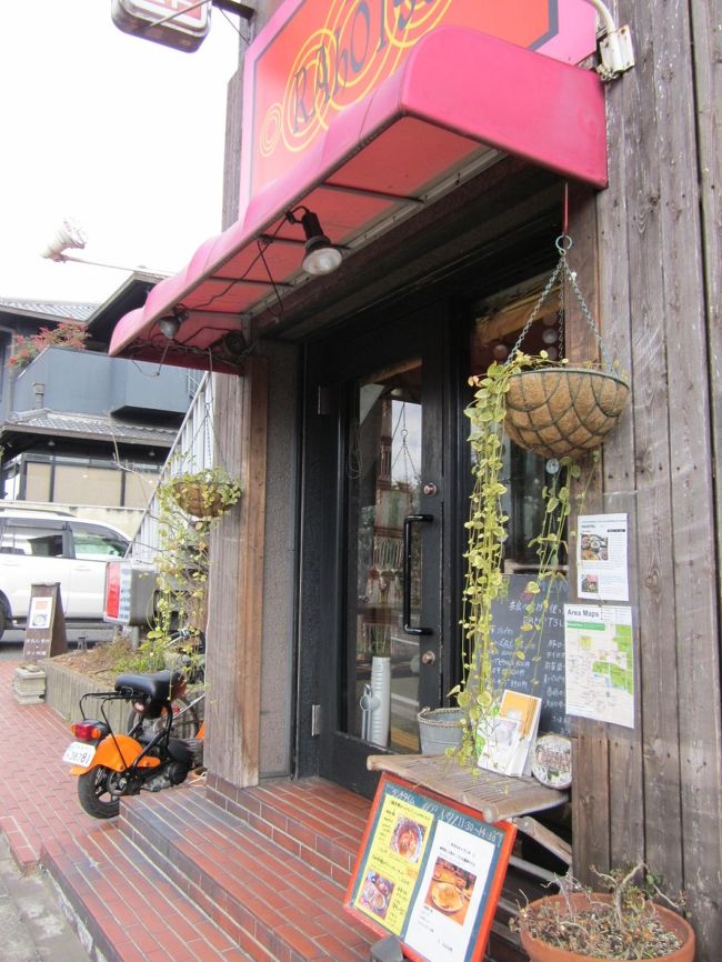 お隣はタイ料理のレストランRAHOTU<br />ランチ1000円〜ですしカレーセットも美味しいです<br />１２時過ぎですでに満席、<br />すでにお昼を済ませてるので良かったけど<br />あいてたらお茶したかったです。