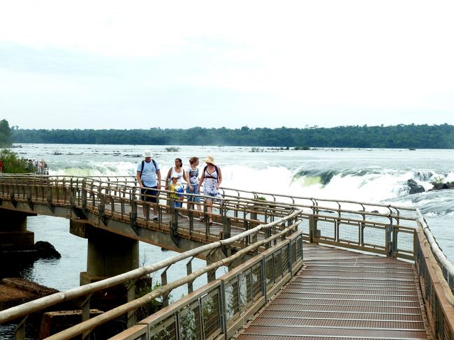 msa330南米周遊旅情３章④アルゼンチン国立公園側からの桟橋と悪魔の喉笛 in イグアス・アルゼンチン<br />