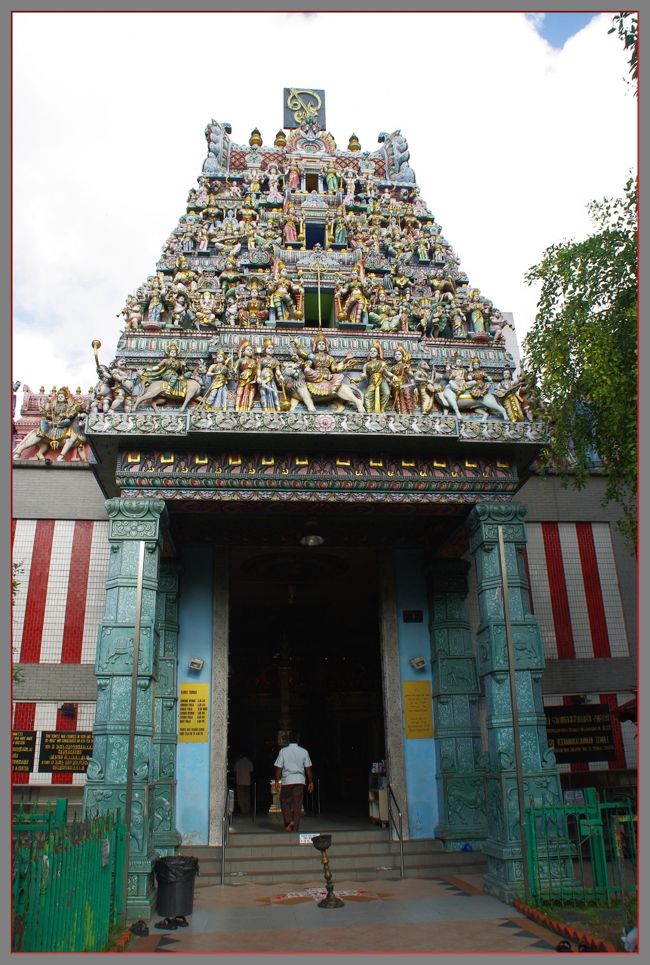 スリ・ヴィラマカリアマン寺院<br />141 Serangoon Road <br />5:30〜12:15 16:00〜21:00 <br />祈りの儀式は8:00、正午、18:30、21:00<br />http://www.sriveeramakaliamman.com/ (英語、タミル語)