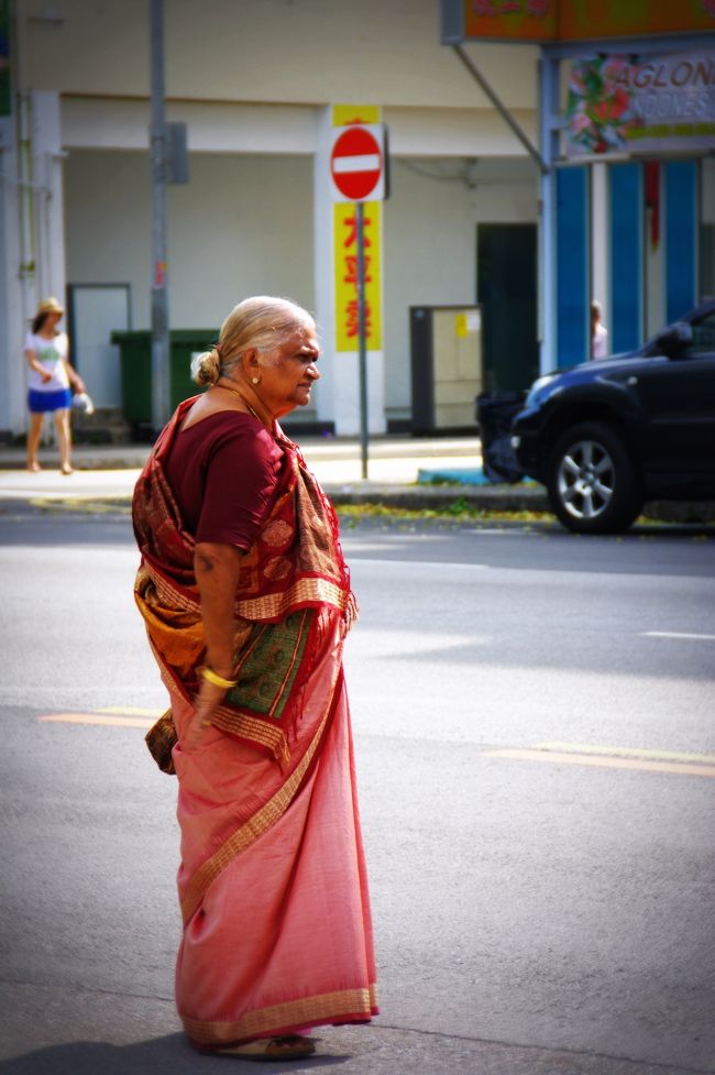 色鮮やかな民族衣装の人々、コーランの響き、スパイスの香りが異国情緒を盛り上げるリトルインディアの街歩き。