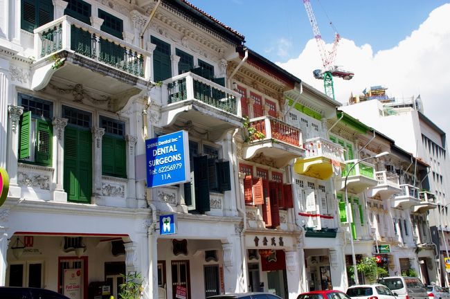 どこを見ても可愛らしい色合いの装飾豊かな建物が、きちんと同じ高さで整列しているのだ。