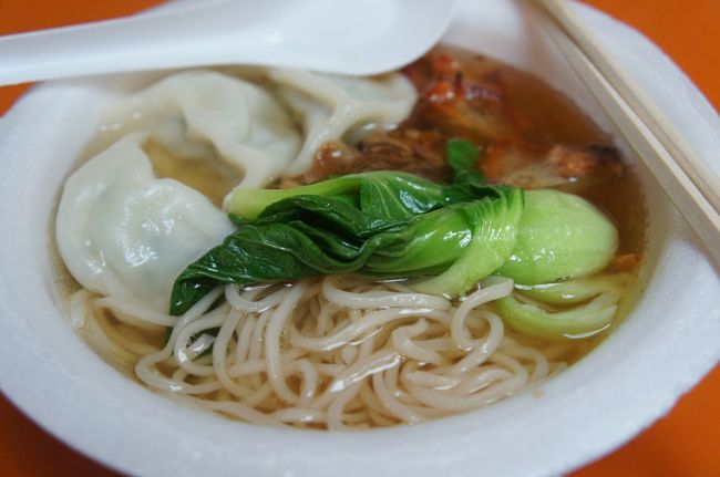 これで200円くらいだったかな？<br /><br />スープもさっぱりで、水餃子も美味しくて満足満足♪