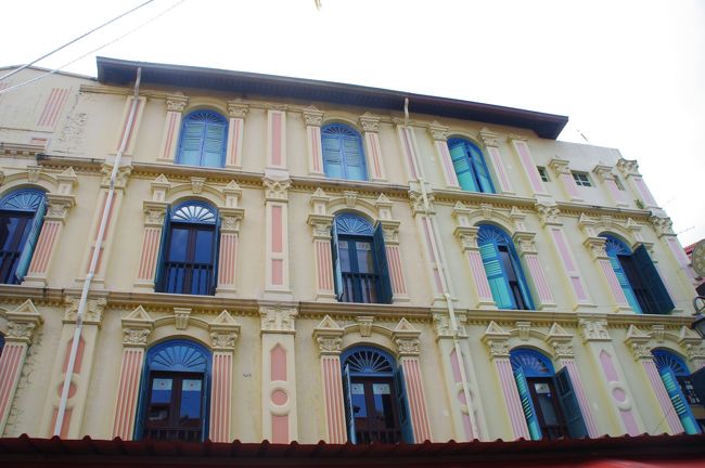 チャイナタウンをそぞろ歩くと、買い物も建築美も堪能出来る♪が、暑さにヤラれ気分だ...ぐたーっ。<br /><br />こんな暑い中、よくもまぁ歩くもんだ私。