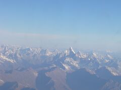 3/21
交通飯店1階にある旅行会社では、
交通飯店から成都空港、成都空港からラサまでの片道航空券、
パミットと合わせて一人2,080元でした。
交通飯店から成都のイミグレーションまで団体行動、
ラサでは自由行動です。

ラサに着いてからバス一人25元でポタラ宮の近くまで行けます。
バスからポタラ宮殿が見えていきなり感動しました。

