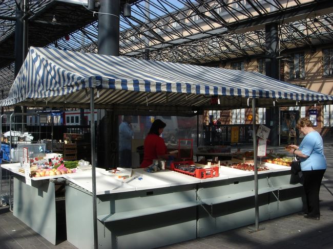 食べ物を売るキオスク。