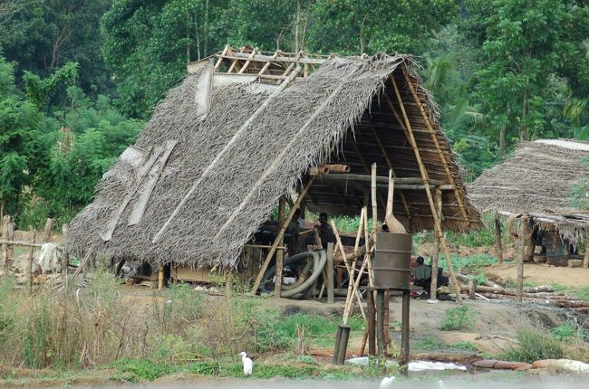 タトゥナプラの採掘現場<br />こういうのがあちこちにある<br /><br />採掘をするには、許可が必要