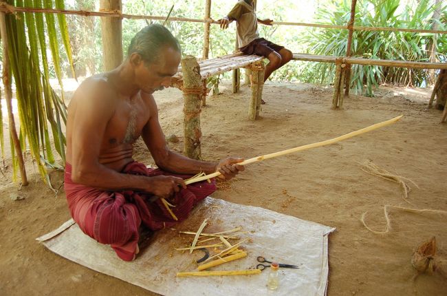 やしの木からいろいろ作る<br /><br />油をとったり、縄を作ったり