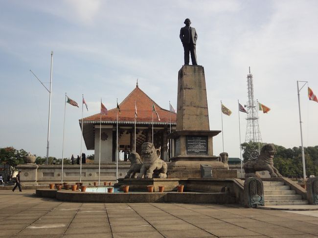コロンボ<br />独立記念碑があるところ