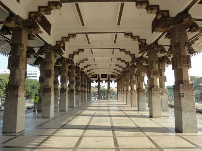 コロンボ<br />独立記念ホール<br />