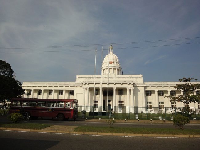 タウンホール<br />市庁舎