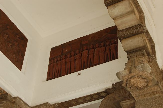 独立記念ホールには、１ばんから28番までスリランカの歴史が物語になったものがある<br /><br />その２８