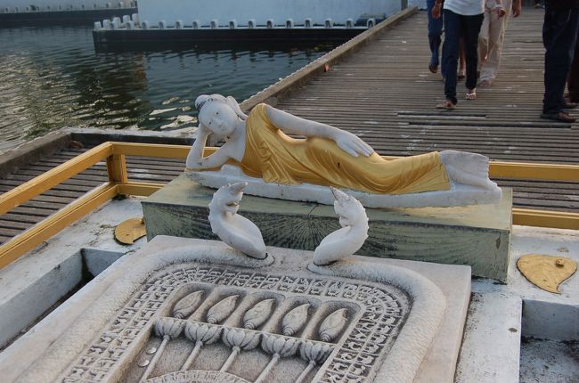 コロンボ<br />シーマ・マラカヤ寺院