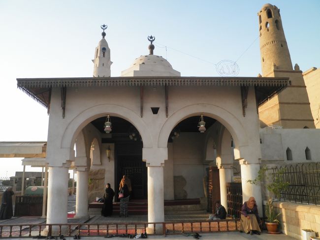 神殿上のモスク、ガーマ・アブー・イル・ハッガーグに入ってみます。
