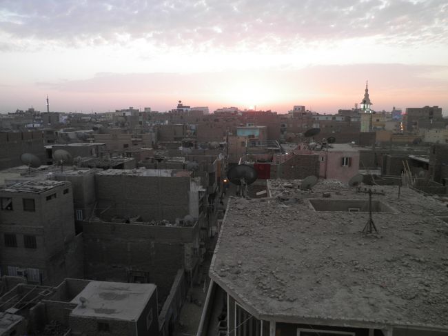 宿の屋上で出発までお茶をします。