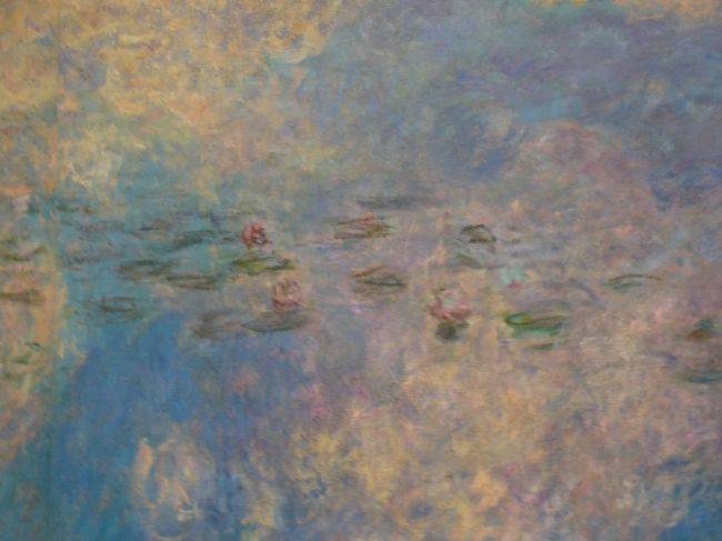 実はルーブルよりもこちらの方が楽しみでした。<br />睡蓮（*＾▽＾*）<br />贅沢な空間。<br />しかも、第一日曜日。無料で拝見させていただきました。<br />ありがたい。<br /><br />そういえば、少し・・・並んだかも。