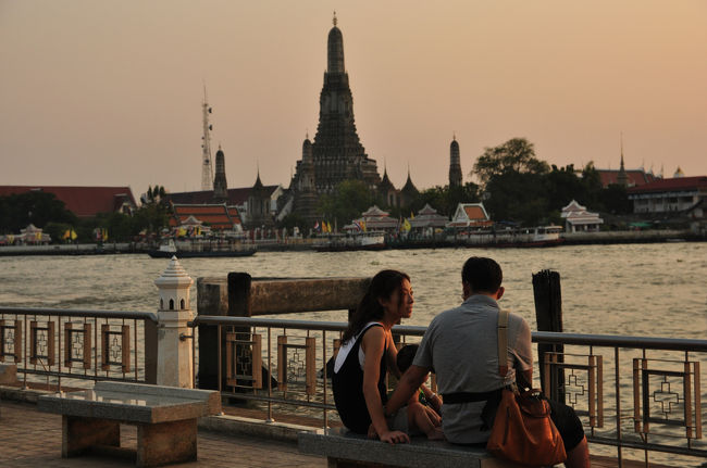 小さなお子さん連れの家族の団らんも