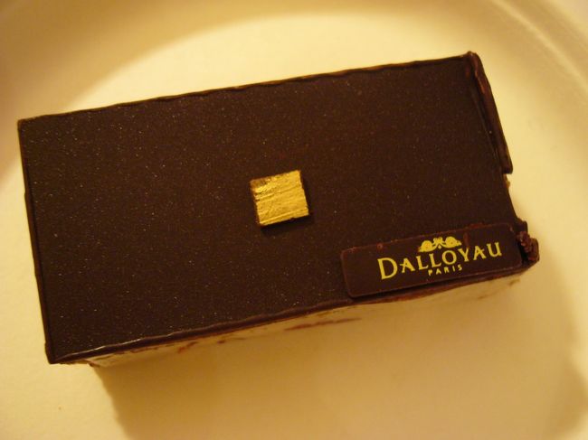 5/8（金）<br />朝ごはん・・・です。<br />ダロワイヨのオペラ！<br />すごく美味しかった。ええ、重い朝ごはんです。<br /><br />欧州旅行には「紙皿＋フォーク＋紙コップ」のホテルセットを持参しています。<br />