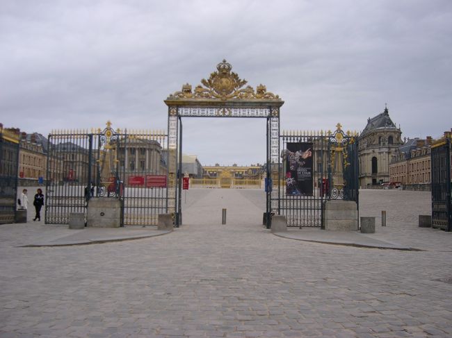 門がドーン！<br />人が、居ないですね！<br />