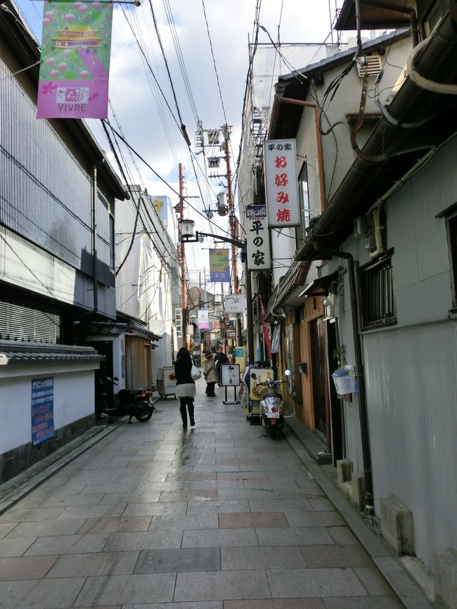 そんなこんなして、大阪伊丹に到着<br /><br />そして、伊丹空港からバスで約１時間で奈良着。<br />とりあえず、<br />近鉄奈良駅付近でランチにしよう。<br />