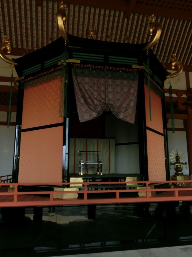 大極殿の中の玉座