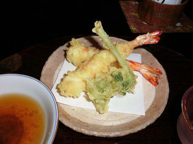 <br />こごみ、ふきのとう、<br />車海老の天ぷら<br /><br />茶碗蒸しも、小さい鍋も、この天ぷらも<br />信じられないくらい熱い！<br />それが、またいいんだなー