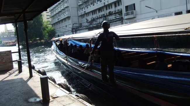 ０９３９．トンローだよとオバサンが合図をくれて、下船。