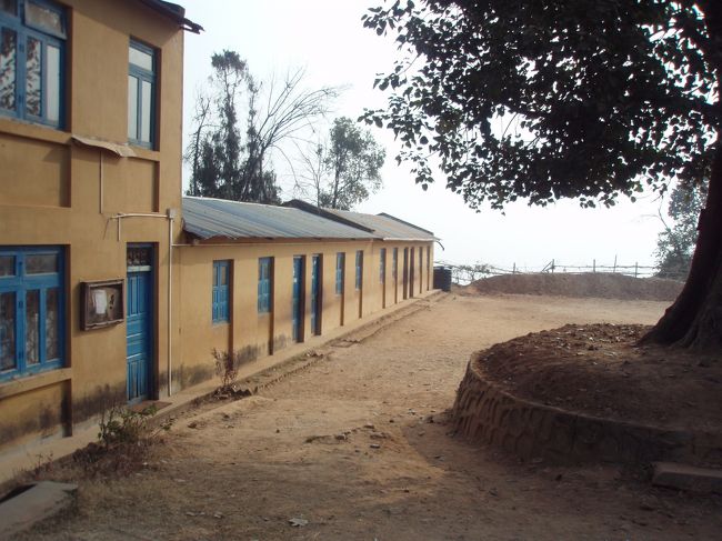 ここは、少年たちが通って得いる学校です。