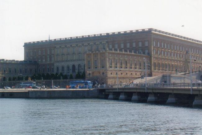 建物は皆ホントでかい！