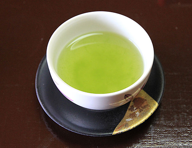 仲居さんがいれてくれた抹茶。<br /><br />寒い日はあたたかいお茶が美味しいですね。