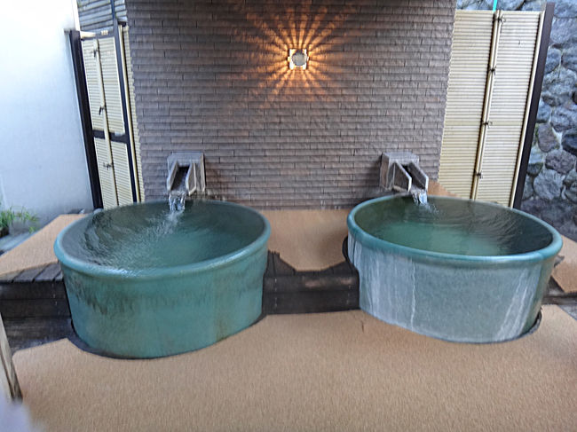 このようなつぼ湯も二つありました。