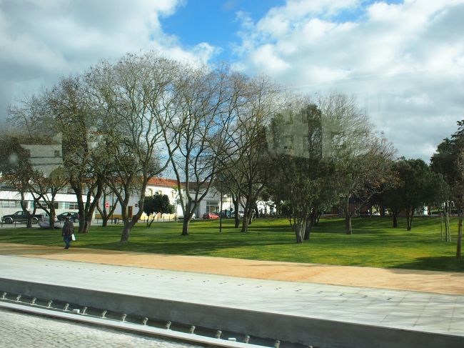 乗り込むと同時に　出発。<br />無駄な時間も　全くなくて　無事モンサラーシュへ。