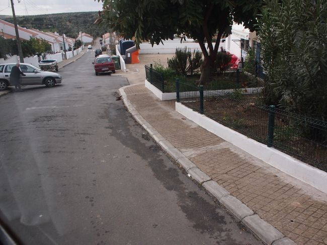 段々と　小高い所へと　上って行きます。