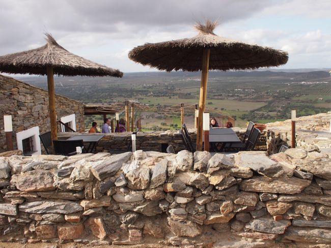 城門入ってすぐにある　カフェ。　見晴らし最高ですね。