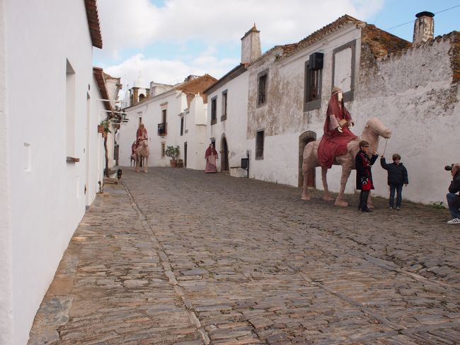 わぁ〜！　まさに巡礼の民。