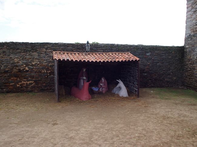 馬小屋です。イエスの誕生を現した　ベレン　と言うそうです。