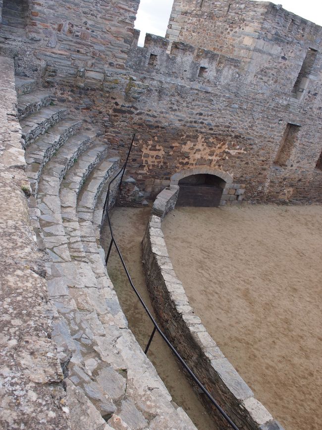 こじんまりと　観客席もあります。