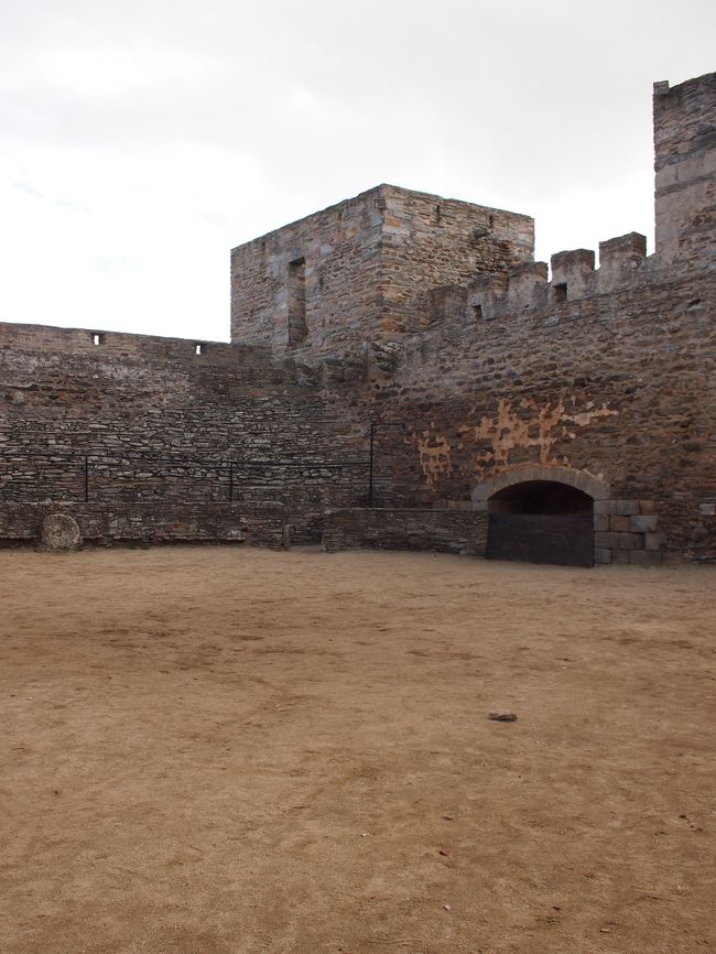 広場に立って見ると　結構広いです。