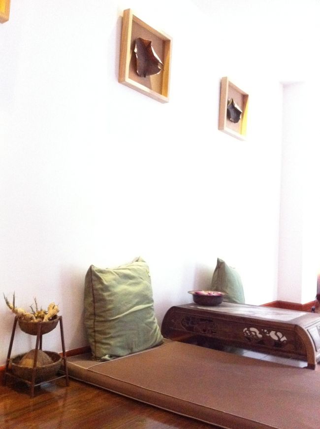 さて。<br />予約を入れたのはZen Spaという人気スパの旧市街にある姉妹店La Siesta Spa。<br /><br />ホアンキエム湖の北東にあるHanoi Elegance Diamond Hotelの中にあります。<br /><br />トリートメントは結構良かったし、安かったので、大満足。<br />ベトナムのエステ事情はかなりいいと見た。<br /><br />