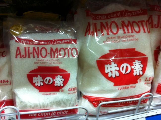 どんな物が売っているのか見たくてスーパーに入ってみると、味の素が！フォーとか結構ケミカルな味がするのは、味の素がこれだけ出回っているからなのね、きっと。