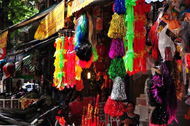 ここら辺は・・・パーティグッズ通り？？