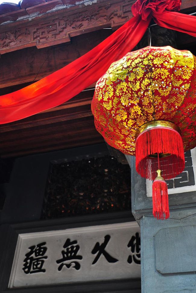 途中にあったお寺。何の宗教なのかはわからない。