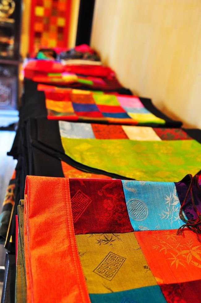 中で売っている伝統工芸品や写真はすごくステキだった。<br />が、ここら辺で予約していたエステの時間が迫ってきていたので、何も買わずに出てしまった。買えばよかったなぁ。